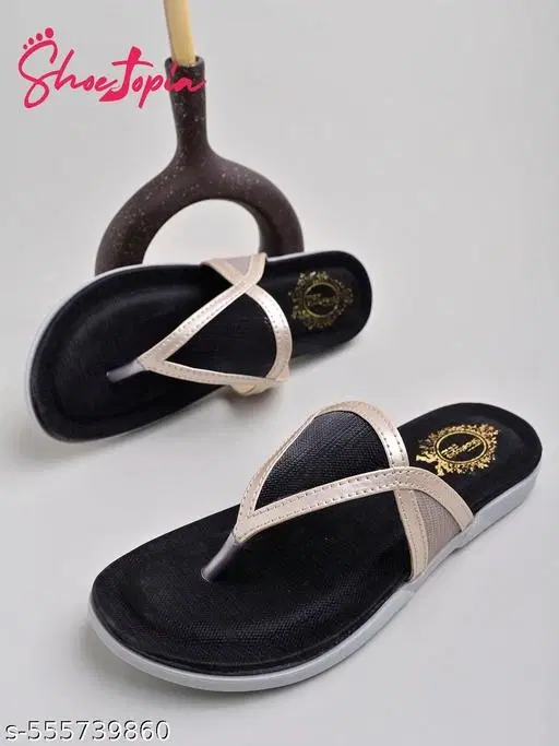 Shoetopia Girls Solid Black Flip Flops - Size 3.0