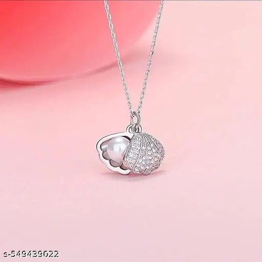 Sea Shell Necklace with a pearl