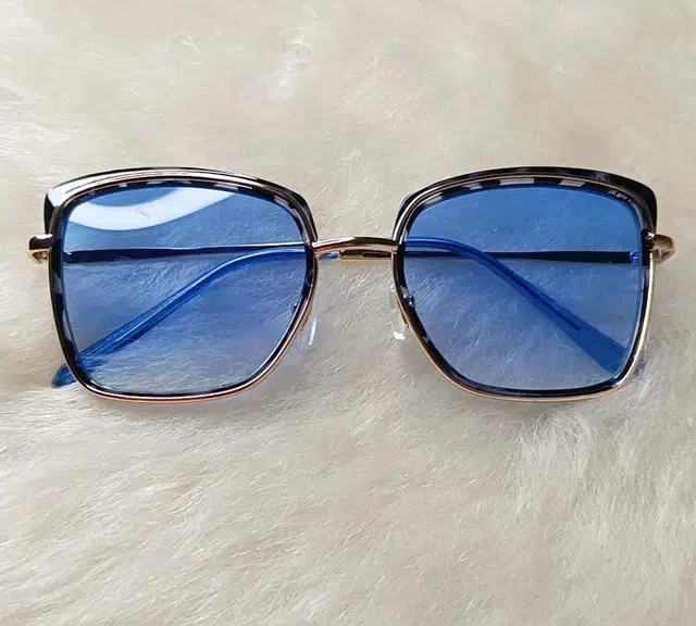 UV Protected Stylish Sunglass for Women (Blue)