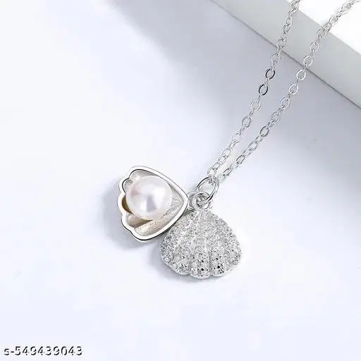 Sea Shell Necklace with a pearl