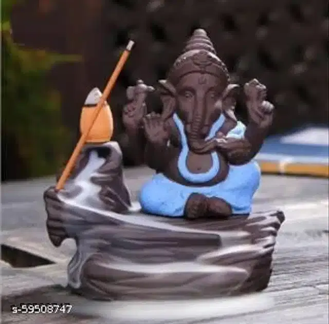 Porcelain Decorative Showpiece, Multicolor