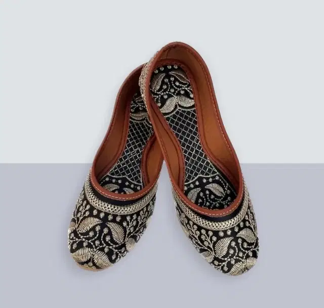 Juttis & Mojaris for Women (Gold, 5)