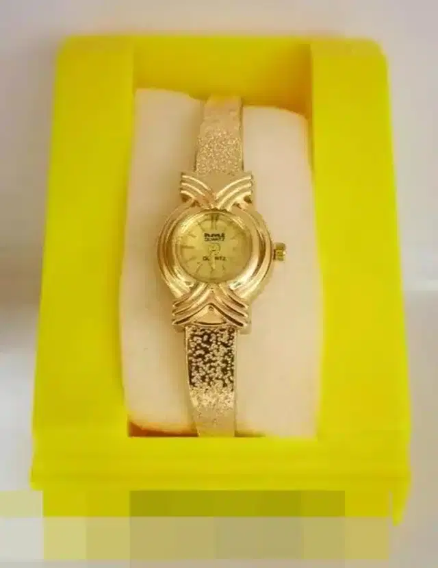 Analog Watch for Women (Gold)