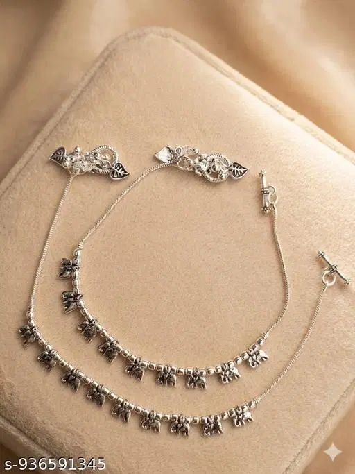 Elegant Anklets for Women (Silver, Free Size)