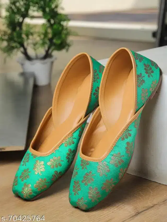 Juttis for Women (Green & Beige, 4)