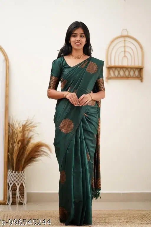 Elegant Banarasi Silk Saree for Women (Green, Free Size)