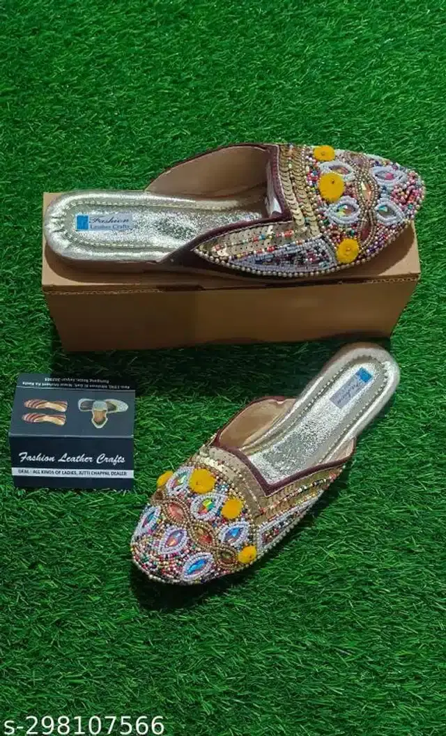 Mojaris for Women (Brown, 7)
