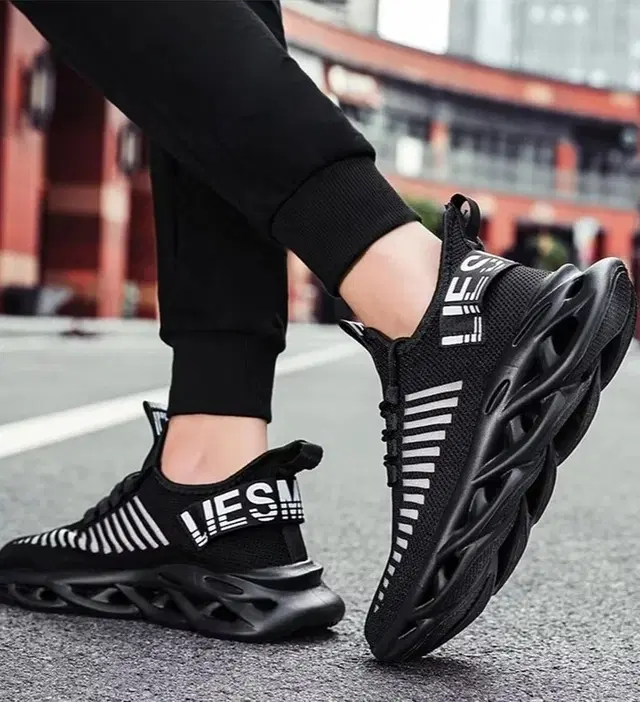 Sports Shoes for Men (Black, 6)