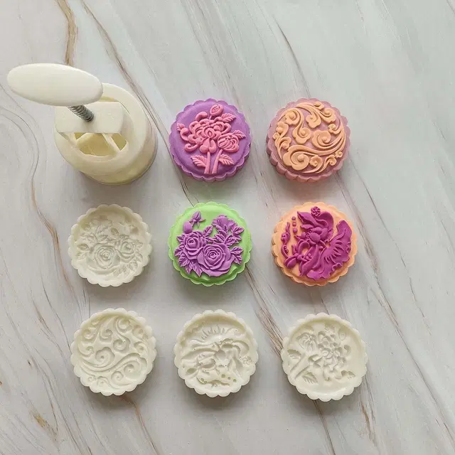 Plastics Moon Cake Moulds With 5 Press Stamps, Multicolour, Set of 1