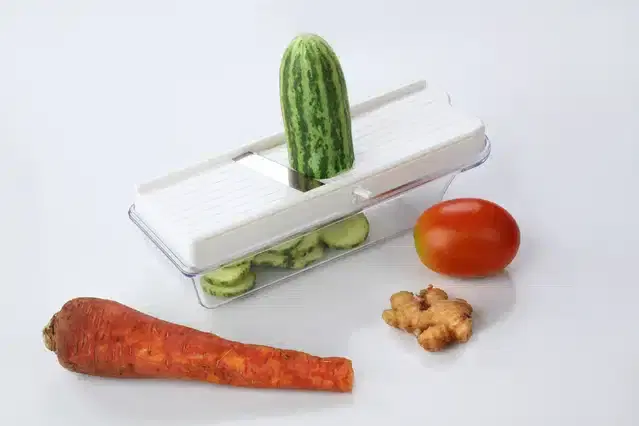 Plastic Vegetable Slicer with Holder, White