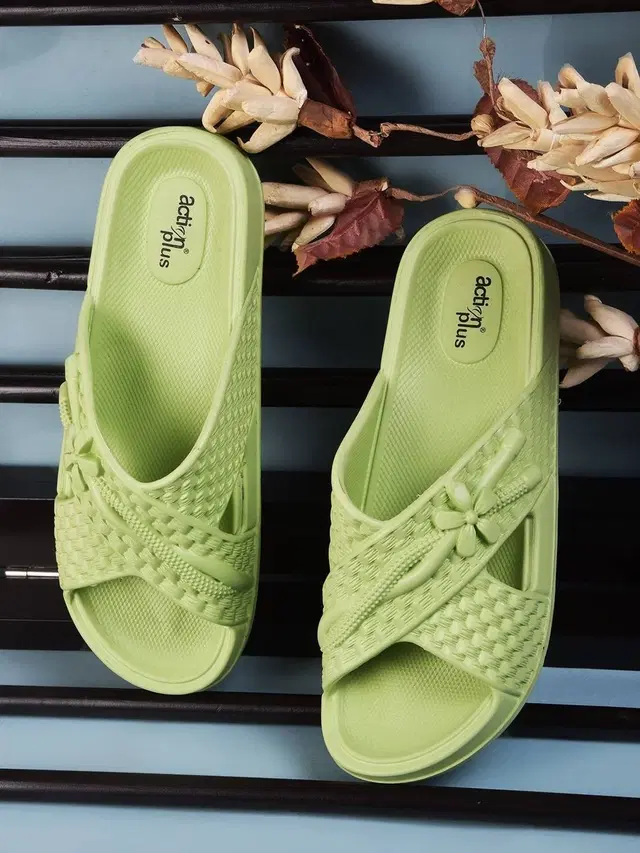 action Casual Slippers for Women (Green, 7)