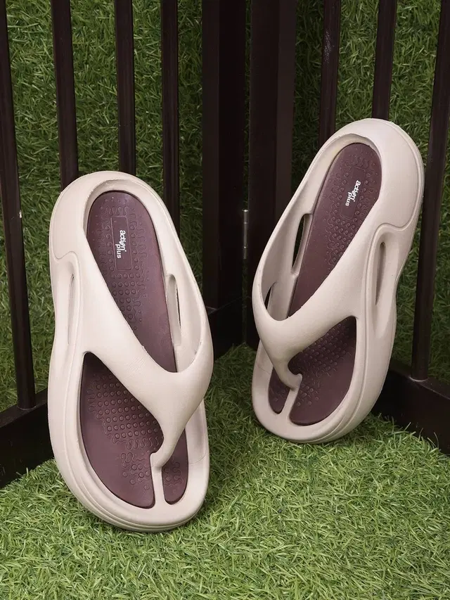 action Flip Flops (Brown, 7)