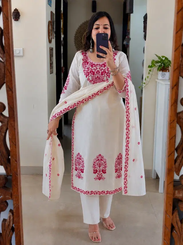 Embroidered Kurta Set for Women (White, S)