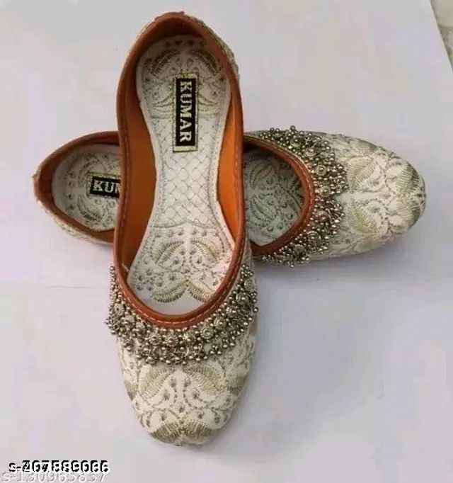 Juttis for Women (White, 6)