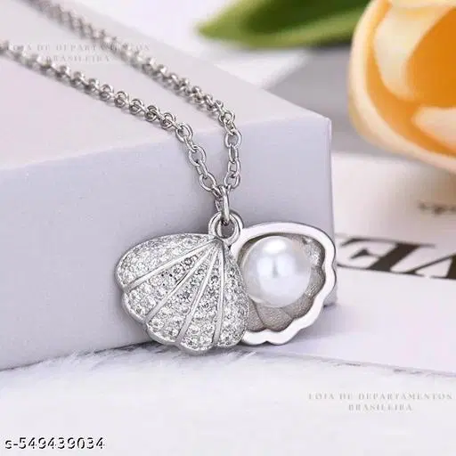 Sea Shell Necklace with a pearl