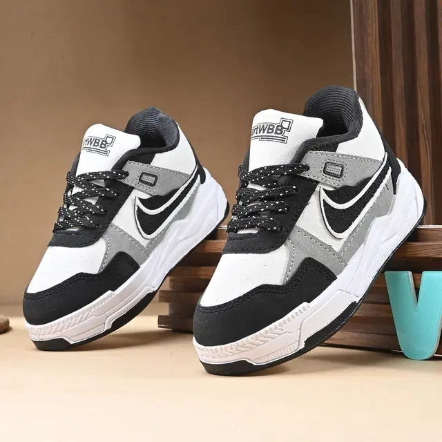 Sneakers for Boys, Black (11 C)