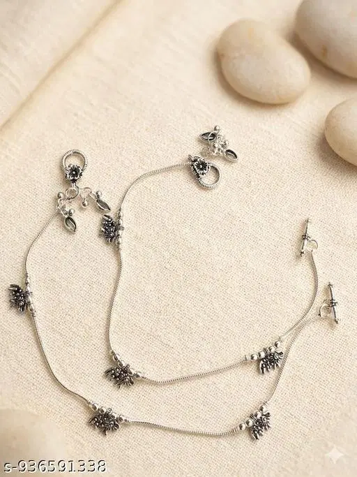 Elegant Anklets for Women (Silver, Free Size)