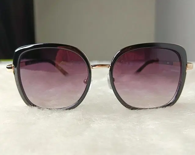 UV Protected Stylish Sunglass for Women (Black)