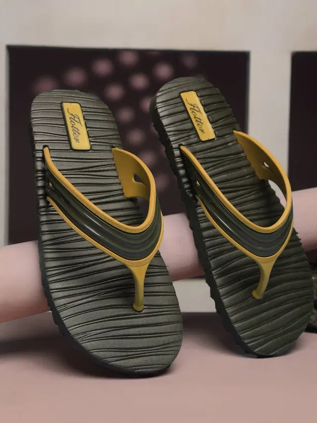 action Casual Flip Flops for Men (Green, 7)