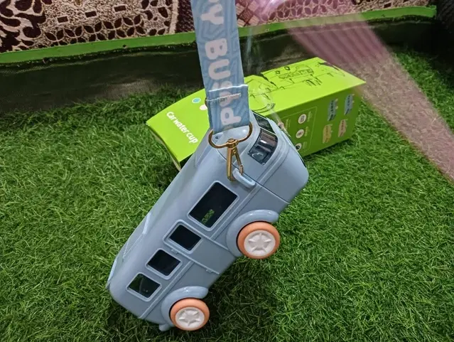 Plastic Bus Shape Sipper Bottle for Kids, Multicolor (1000 ml)