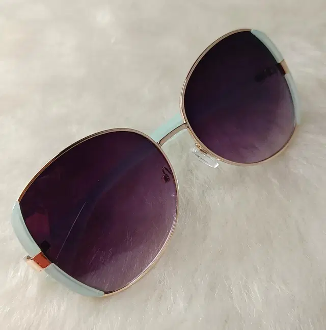 UV Protected Stylish Sunglass for Women (Teal)