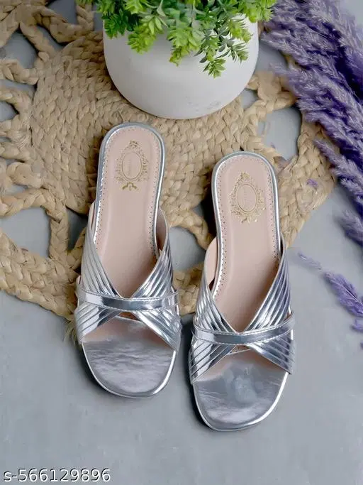 Shoetopia Girls Solid Flat Sandals Silver Size 6