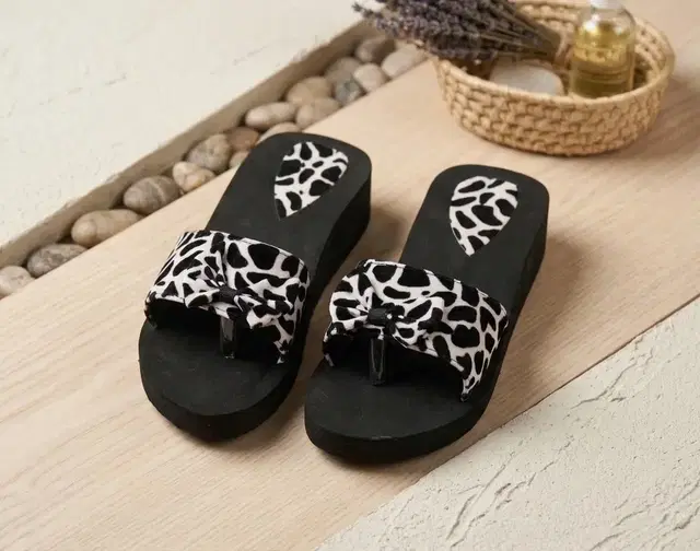 Eva Slides for Women (Black, 7)