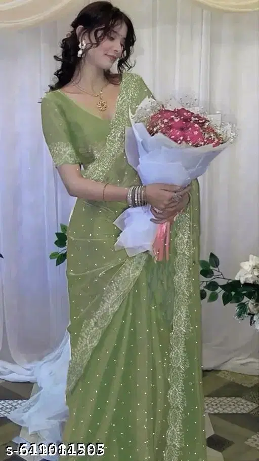 Jimmy Choo Solid Saree For Women, Green