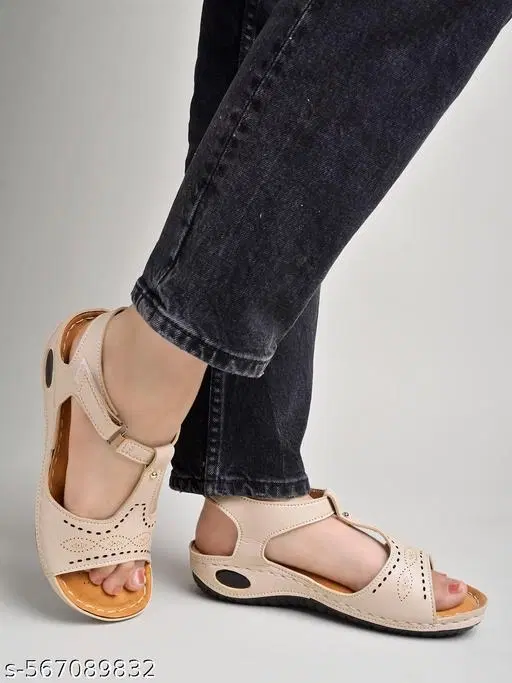 Shoetopia Girls Sandals Cream Size 3.0