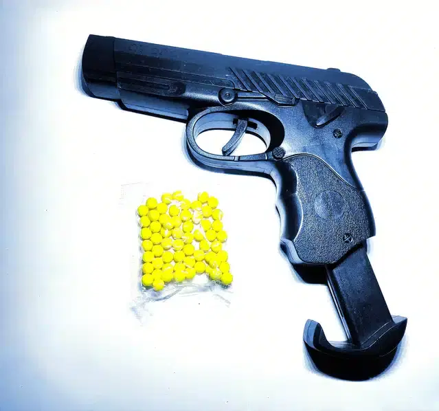 Plastic Gun Toys with 60 Pcs Bullets for Kids, Black & Yellow