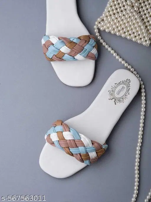 Shoetopia Girls Solid Flat Sandals White Size 4