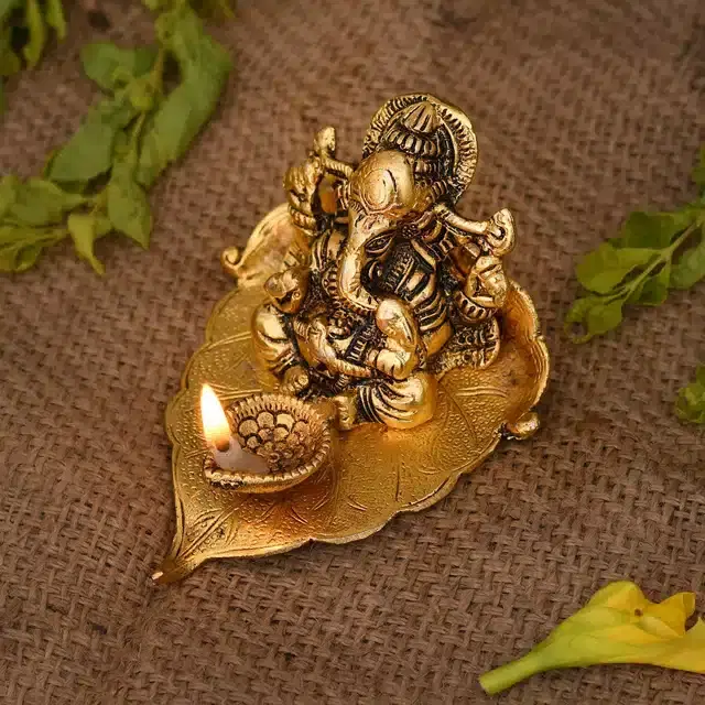 Leaf Lord Ganesh Idol, Gold