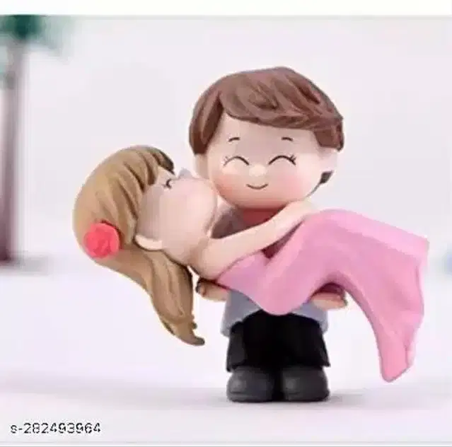 Plastic Holding Couple Showpiece, Multicolor