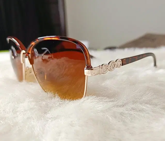 UV Protected Stylish Sunglass for Women (Brown)