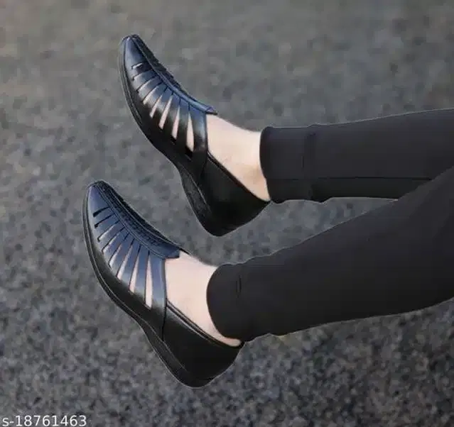 Juttis for Men (Black, 7)