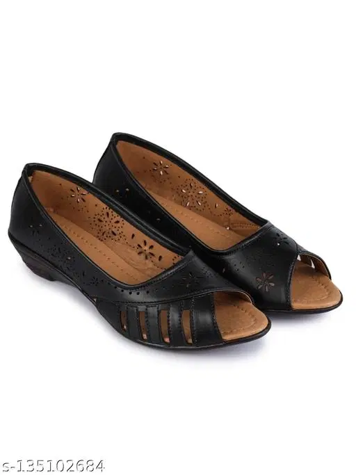 Juttis for Women (Black, 5)