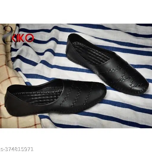 Juttis for Men (Black, 9)