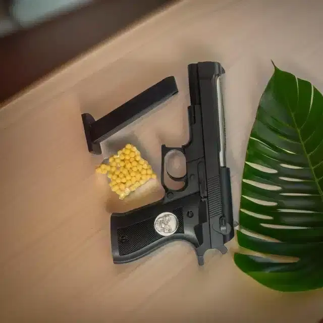 Plastic Gun Toys with 60 Pcs Bullets for Kids, Black & Yellow