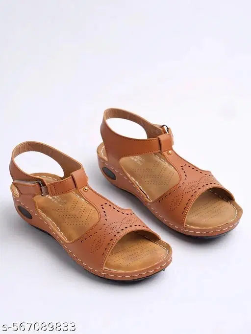 Shoetopia Girls Sandals Beige Size 3.0