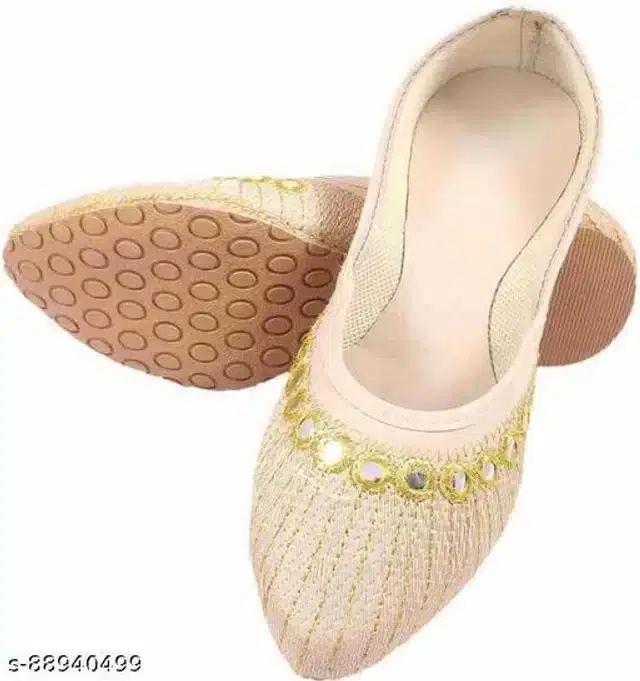 Juttis for Women (Cream, 4)