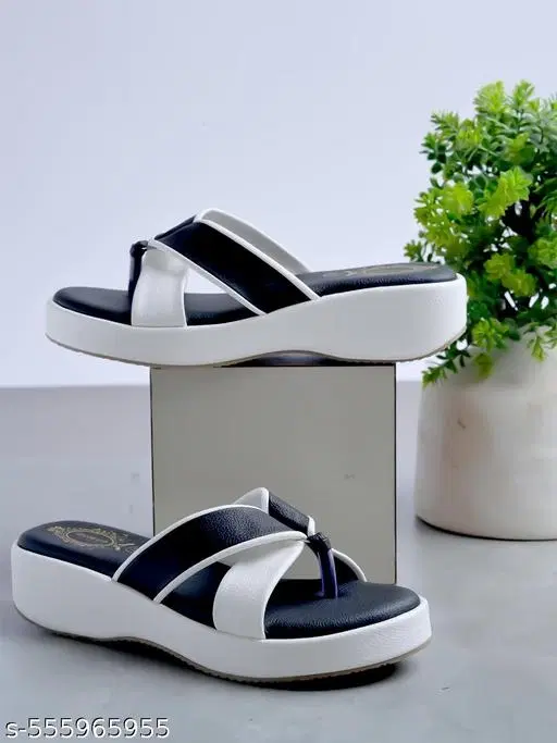 Shoetopia Solid Sandals White Size 6