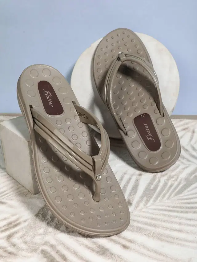 action Casual Flip Flops (Brown, 4)