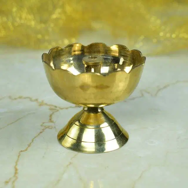 Gift On Door Brass Medium Akhand Diya, Gold, AAC-2