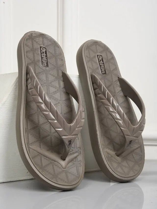 action Casual Flip Flops (Brown, 4)