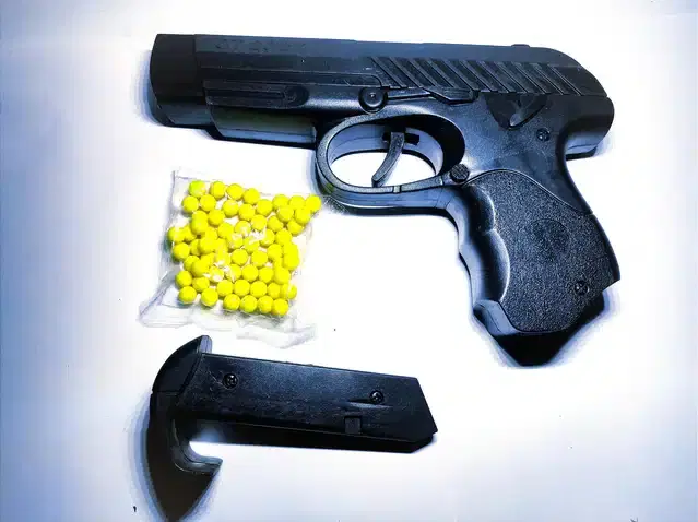 Plastic Gun Toys with 60 Pcs Bullets for Kids, Black & Yellow