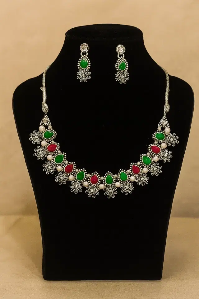 Metal & Alloy Jewellery Set with Earrings & Maang Tikka, Silver, Set of 1)