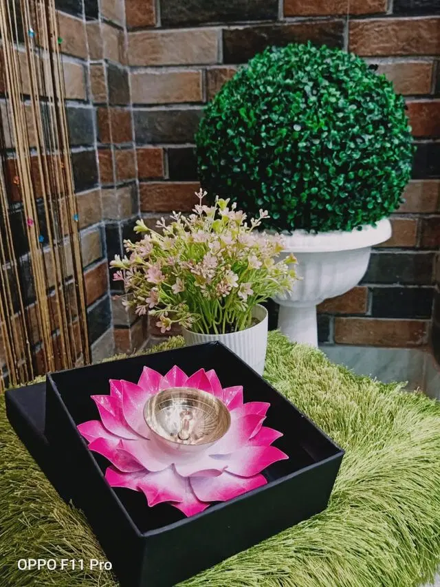 Heaven Decor Iron And Brass Kamal Ptta Pink Color Akhand Diya With Fancy Gift Box, 6 Inch, A003
