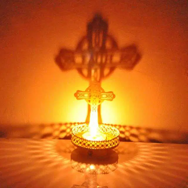 Divine Shadow Metal Cross Tealight Holder, Golden, 4.5 X 3 X 4.5Inches, Du-010