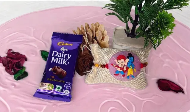 Synthetic Rakhi with Chocolate (Multicolor, Set of 1)