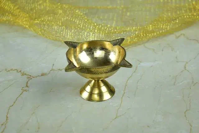 Gift On Door Brass Medium Char Mukhi Diya for Puja, Gold, AAC-10